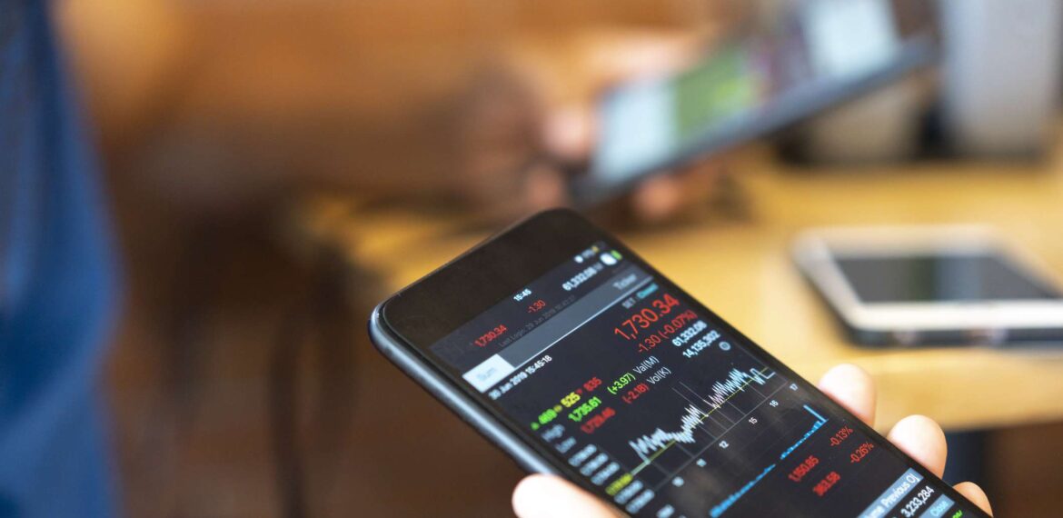 Top Features of a trading platform for iPhone for Enhanced Trading Experience