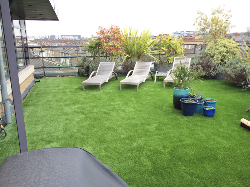 Why to Install Artificial Grass on Your Roof